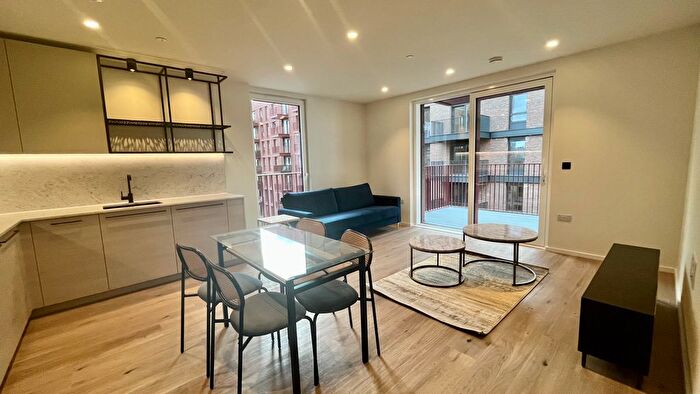 2 Bedroom Flat To Rent In Poplar Riverside, Hemlock Street, London, E14