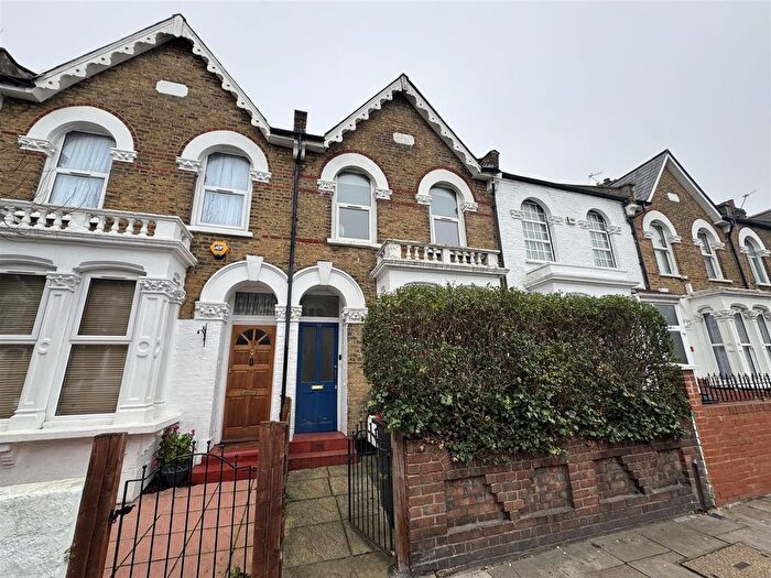 2 Bedroom Flat To Rent In Waldergrave Road, Turnpike Lane, N8
