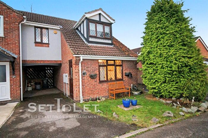 3 Bedroom Link Detached House For Sale In Yarrow Close, Hamilton, Leicester, LE5
