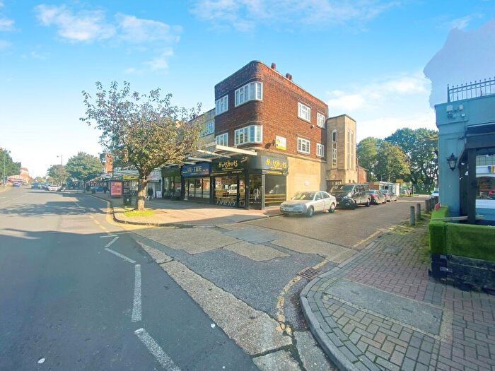 3 Bedroom Flat To Rent In Corbets Tey Road, Upminster, RM14
