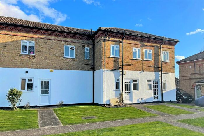 1 Bedroom Flat To Rent In Raglan Road, Knaphill, Woking, Surrey, GU21