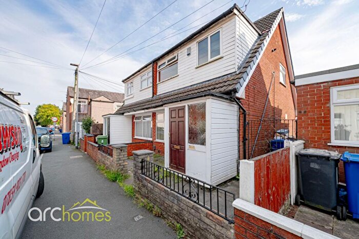 3 Bedroom Semi-Detached House For Sale In Oliver Street, Atherton, M46