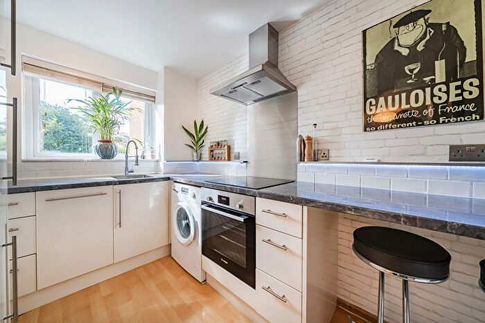 2 Bedroom Flat For Sale In Crosslet Vale, Greenwich, SE10