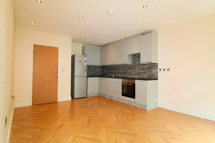 1 Bedroom Flat To Rent In Merton High Street, Colliers Wood, London, SW19