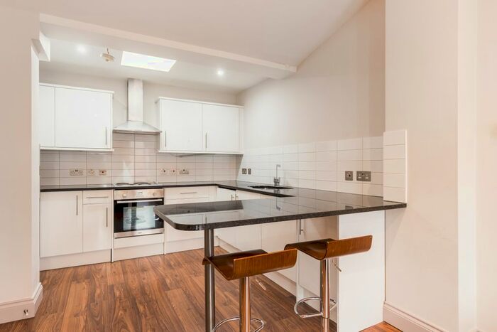 2 Bedroom Flat To Rent In Weymouth Mews, Marylebone, London, W1G