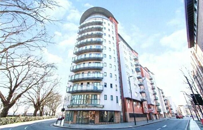 1 Bedroom Flat For Sale In Lower Canal Walk, Southampton, SO14
