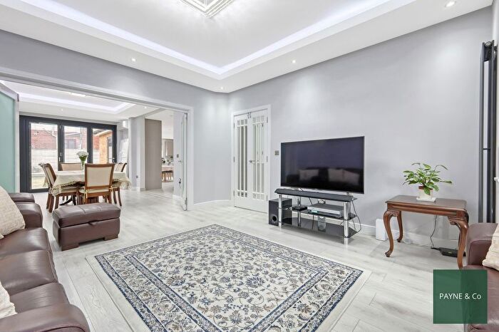 7 Bedroom Terraced House For Sale In Wanstead Lane, Ilford, IG1