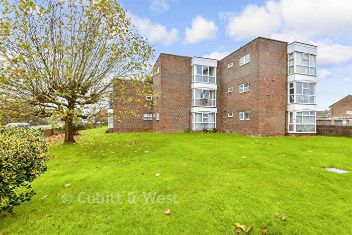 2 Bedroom Flat For Sale In The Strand, Goring-By-Sea, Worthing, West Sussex, BN12