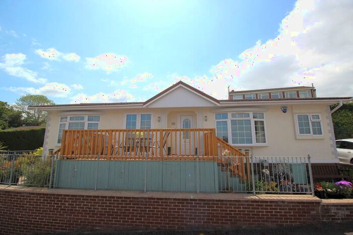 2 Bedroom Mobile/park Home For Sale In Kingfisher Way, Walton Bay, Clevedon, North Somerset, BS21