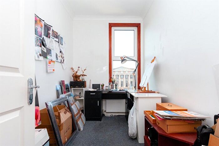 3 Bedroom Flat To Rent In Forest Road, Walthamstow, E17