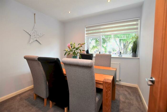 4 Bedroom Detached House For Sale In Glyn Avenue, Wrexham, LL12