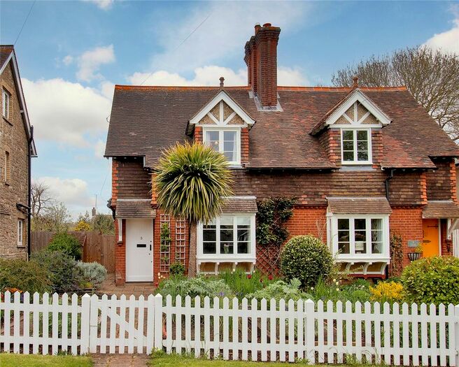 3 Bedroom Semi-Detached House For Sale In Upper Green Road, Shipbourne, Tonbridge, Kent, TN11