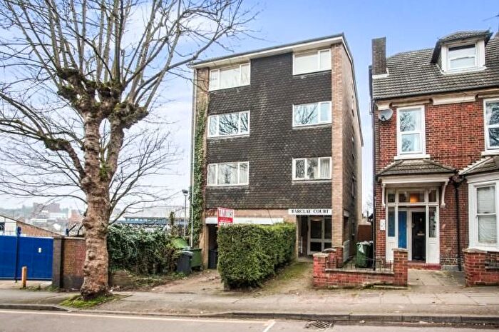 1 Bedroom Flat To Rent In Crescent Rise, Luton, Bedfordshire, LU2