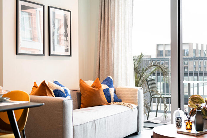 2 Bedroom Apartment To Rent In Nine Elms Lane, London, SW11