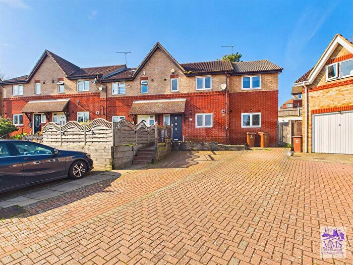 6 Bedroom End Terrace House For Sale In Bader Crescent, Chatham, ME5