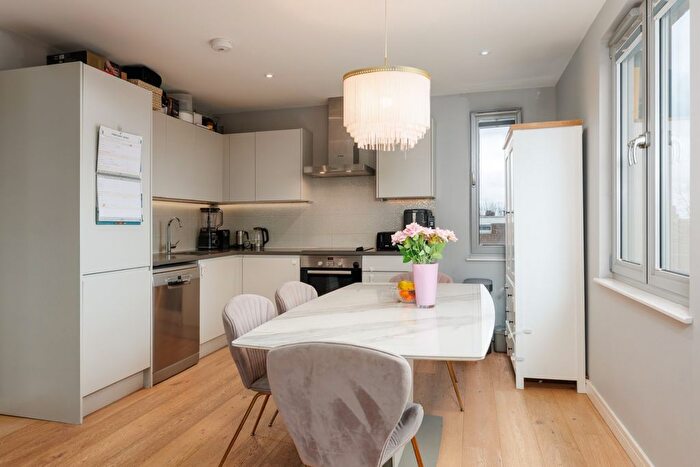 2 Bedroom Flat For Sale In Messenger Court, Upper Richmond Road, SW15