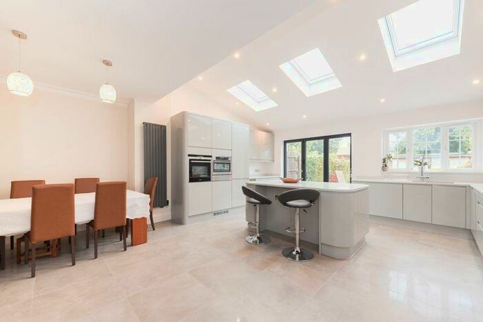 4 Bedroom Semi-Detached House To Rent In Arlington Road, Southgate, N14