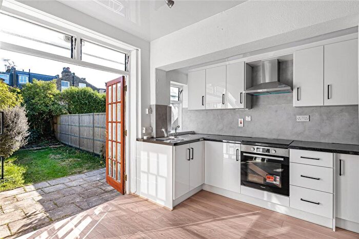 1 Bedroom Flat For Sale In Galveston Road, London, SW15