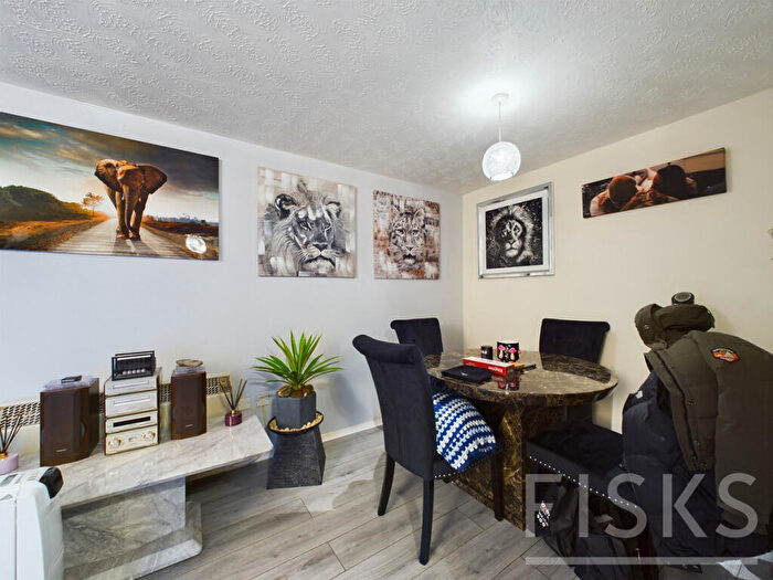 2 Bedroom Block Of Apartments For Sale In London Road, Benfleet, SS7