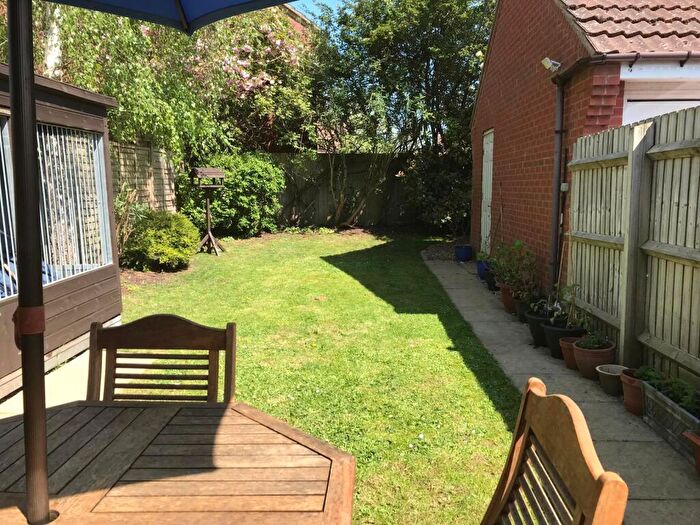 3 Bedroom End Of Terrace House For Sale In Brindles Close, Buckingham, MK18