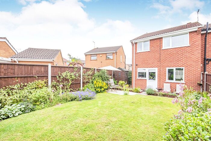 3 Bedroom Semi Detached House For Sale In Grosvenor Close, Glen Parva, Leicester, LE2