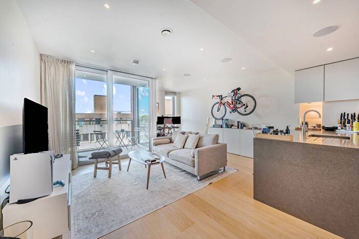 2 Bedroom Flat To Rent In Buckingham Gate, St James's Park, London, SW1E