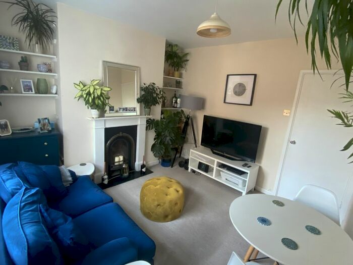 1 Bedroom Flat To Rent In Cologne Road, London, SW11