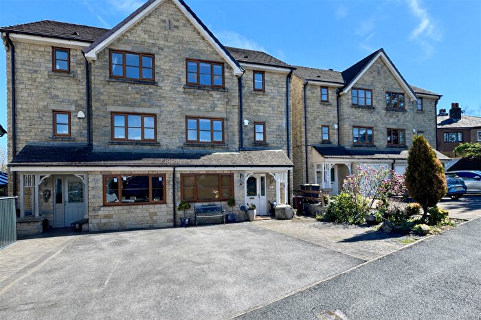 4 Bedroom Semi Detached House For Sale In Valemount, Hadfield, Glossop, SK13