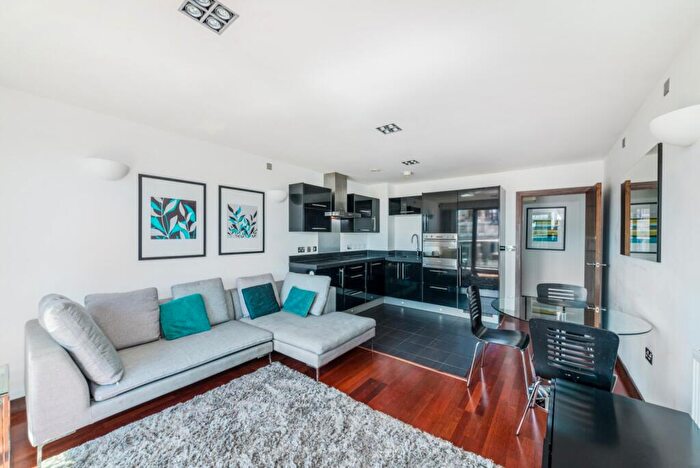 2 Bedroom Flat To Rent In Bridges Court Road, London, SW11