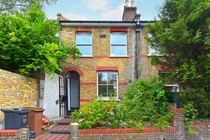2 Bedroom End Of Terrace House For Sale In Cassland Road, London, E9
