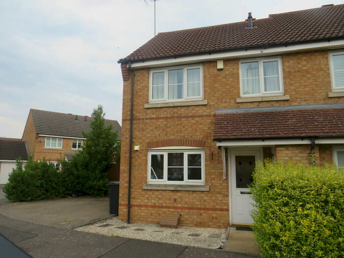 3 Bedroom House To Rent In Gorseway, Hatfield, AL10