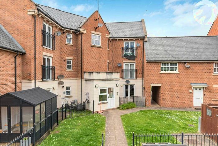 2 Bedroom Flat For Sale In Empire Walk, Greenhithe, Kent, DA9
