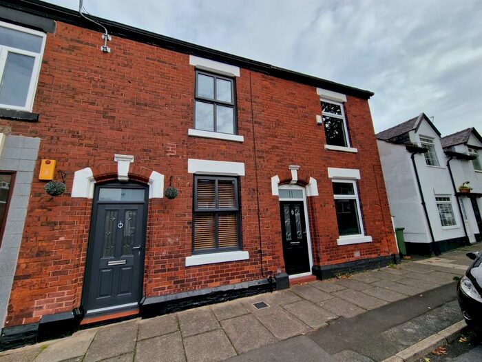 Houses for sale & to rent in OL6 7NA, Wood Street, St Peter's Ashton