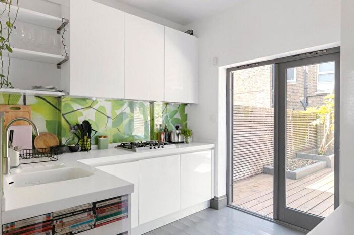 2 Bedroom Apartment To Rent In Howberry Road, London, CR7