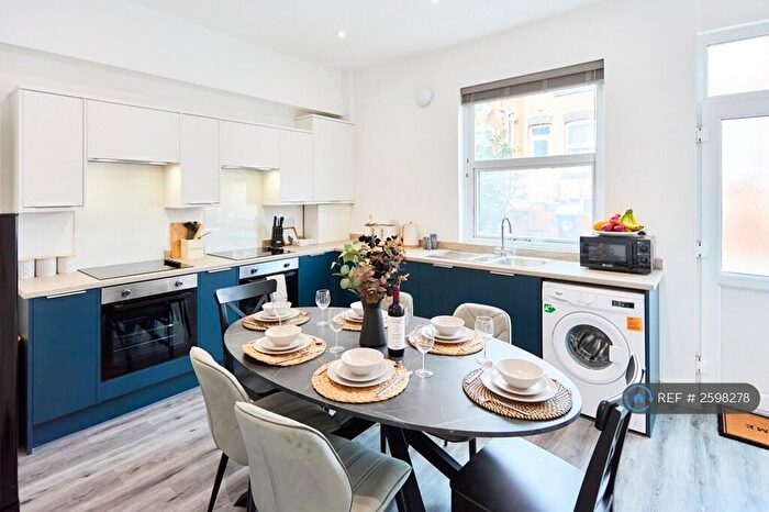 6 Bedroom End Of Terrace House To Rent In Harold Terrace, Leeds, LS6