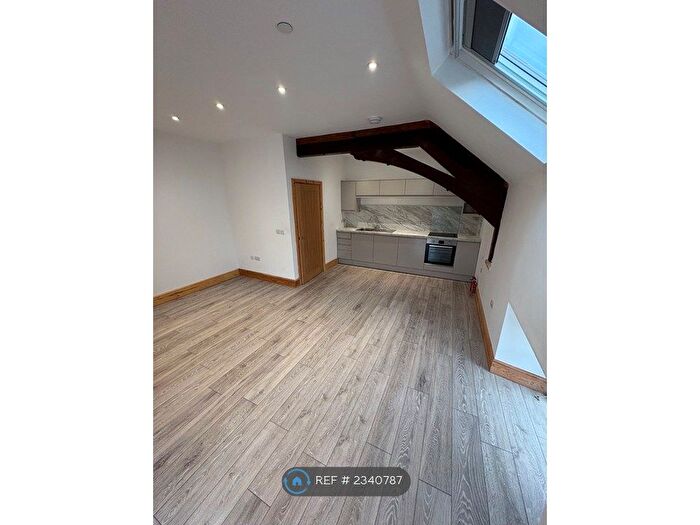 1 Bedroom Flat To Rent In Capel Moriah, Cerrigydrudion, LL21