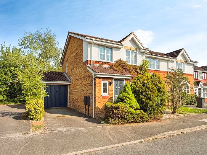 3 Bedroom End Terrace House For Sale In Vickers Road, Ash Vale, Surrey, GU12