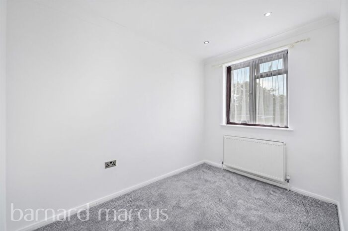 2 Bedroom End Of Terrace House For Sale In Saxon Avenue, Feltham, TW13