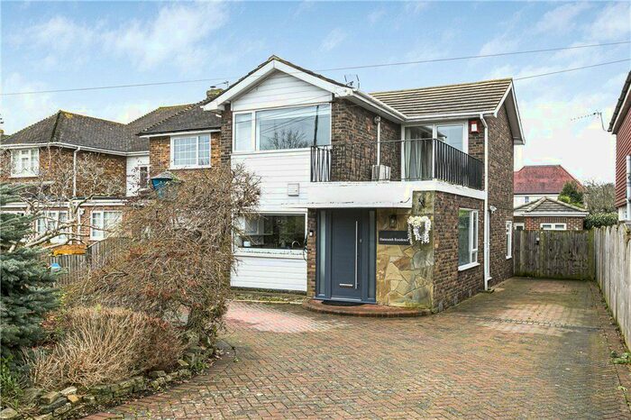 4 Bedroom Detached House To Rent In Hurst Road, West Molesey, Surrey, KT8