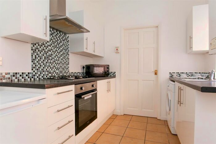 2 Bedroom Flat To Rent In Simonside Terrace, Heaton, Newcastle Upon Tyne NE6
