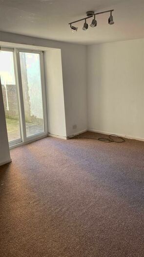 1 Bedroom Flat To Rent In Llewellyn Street, Pentre, CF41