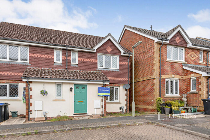 3 Bedroom House To Rent In Lorne Gardens, Knaphill, Woking, GU21
