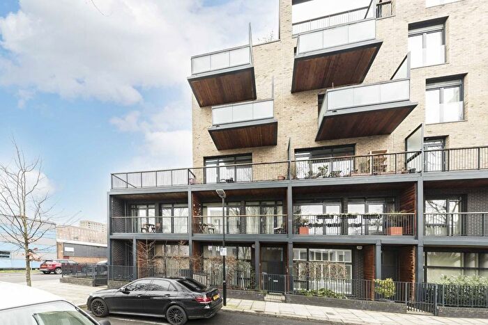 3 Bedroom Flat To Rent In Packington Road, London, W3