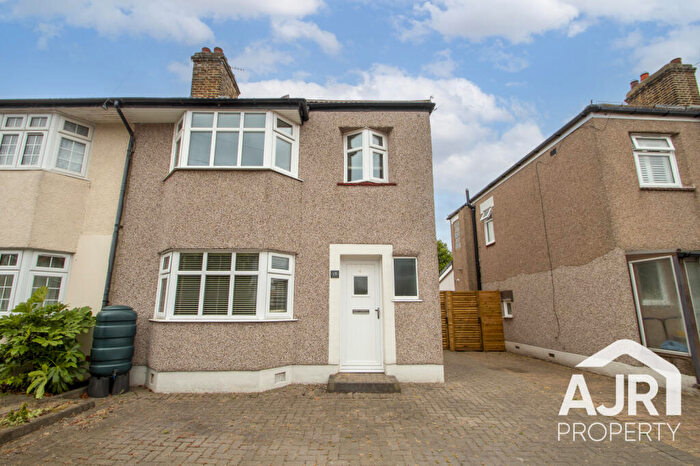 3 Bedroom Semi Detached House For Sale In Stevedale Road, Welling, DA16