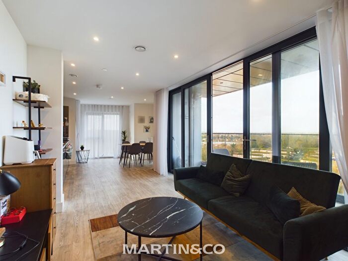 2 Bedroom Flat For Sale In High Street, Staines-Upon-Thames, TW18