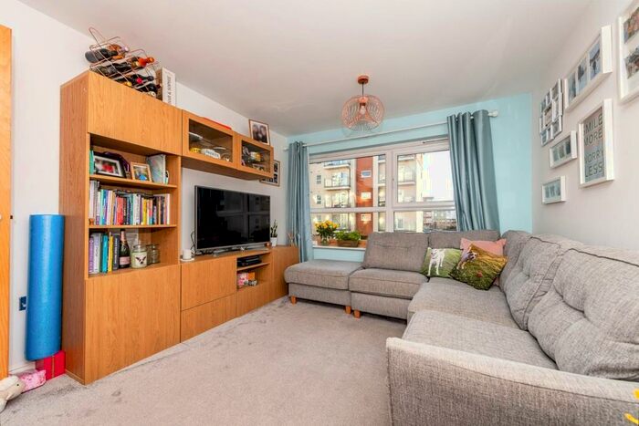 1 Bedroom Apartment To Rent In Clarkson Court, Hatfield, AL10