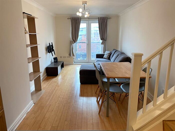 2 Bedroom Flat To Rent In Sterling Court, Newhall Hill, Birmingham, B1