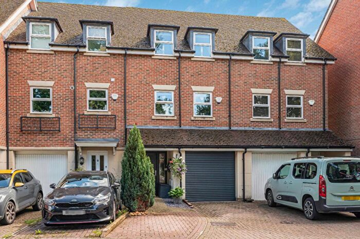 4 Bedroom Terraced House For Sale In Elder Crescent, Lindford, Bordon, Hampshire, GU35