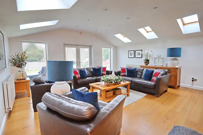 3 Bedroom Semi Detached House For Sale In Alkrington Close, Bury, BL9