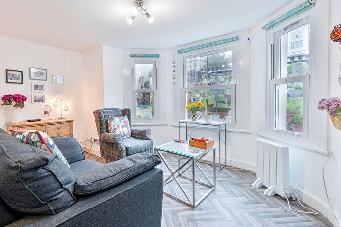 1 Bedroom Flat For Sale In Cheriton Road, Folkestone, CT20